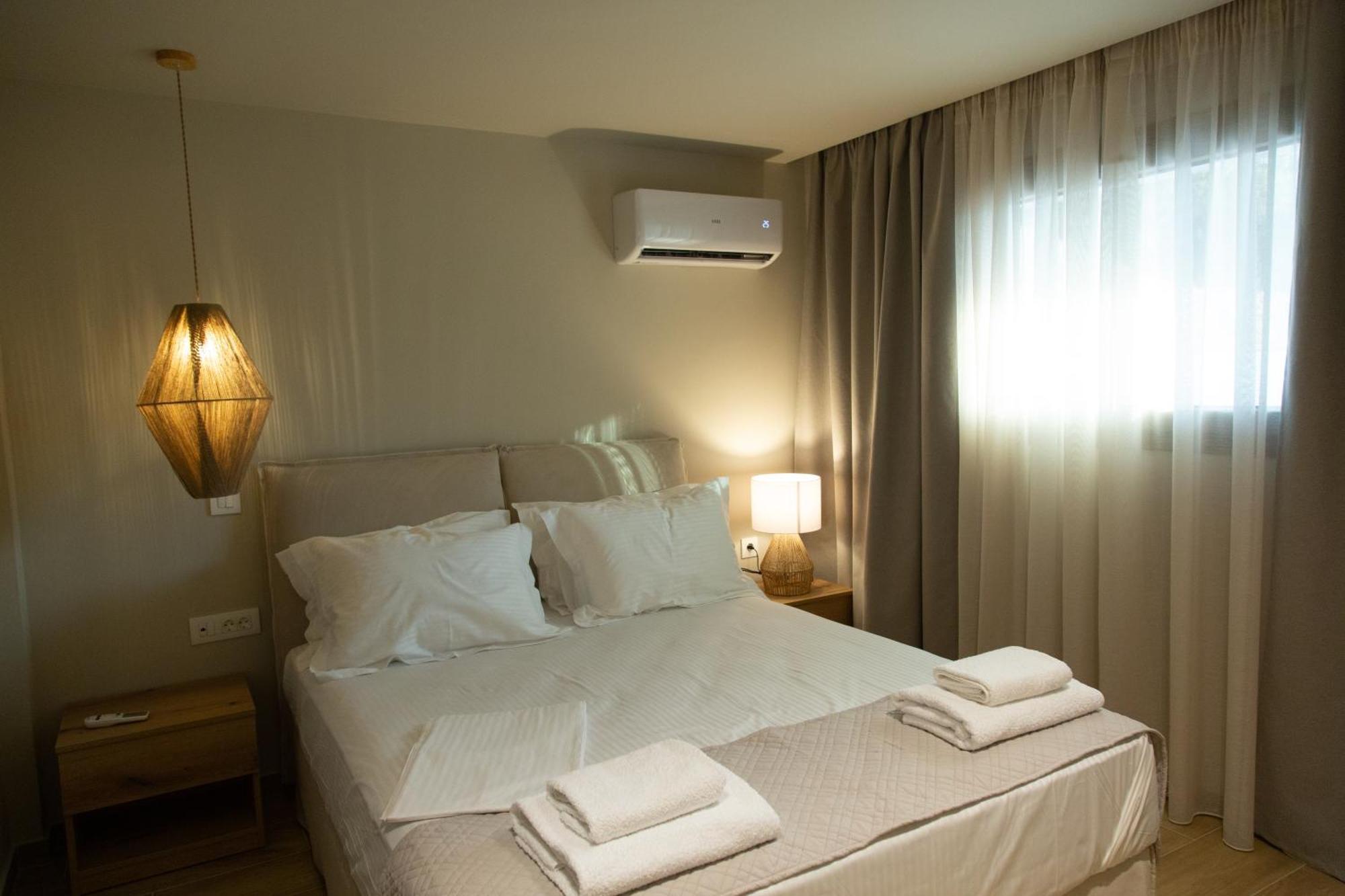 Νεακιτοσ Luxury Apartments Nikiti  Exterior photo